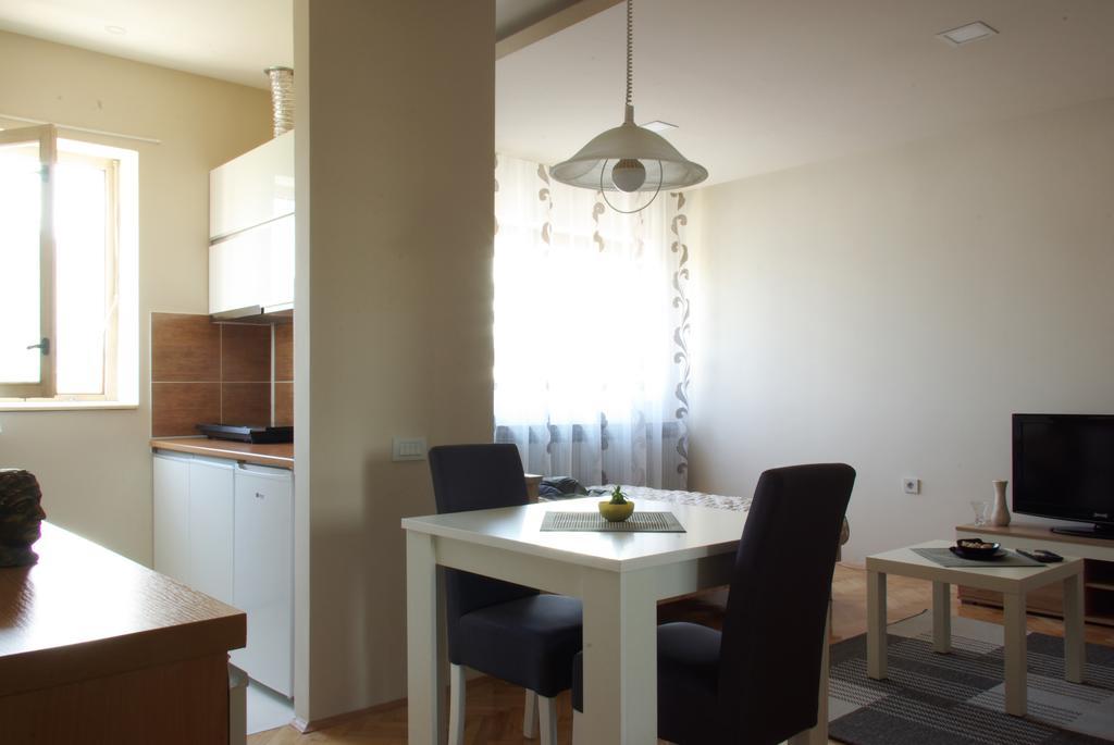 Square Studio Apartment Ni Exteriér fotografie