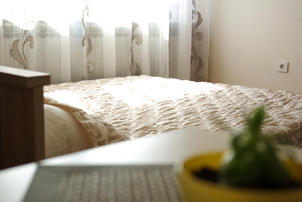 Square Studio Apartment Ni Exteriér fotografie