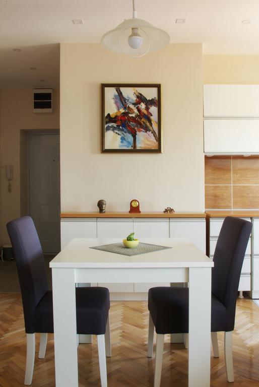 Square Studio Apartment Ni Exteriér fotografie