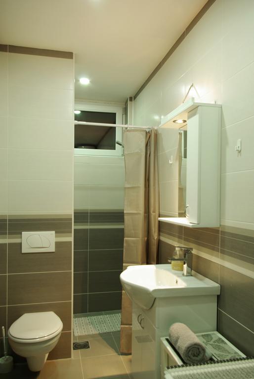 Square Studio Apartment Ni Exteriér fotografie