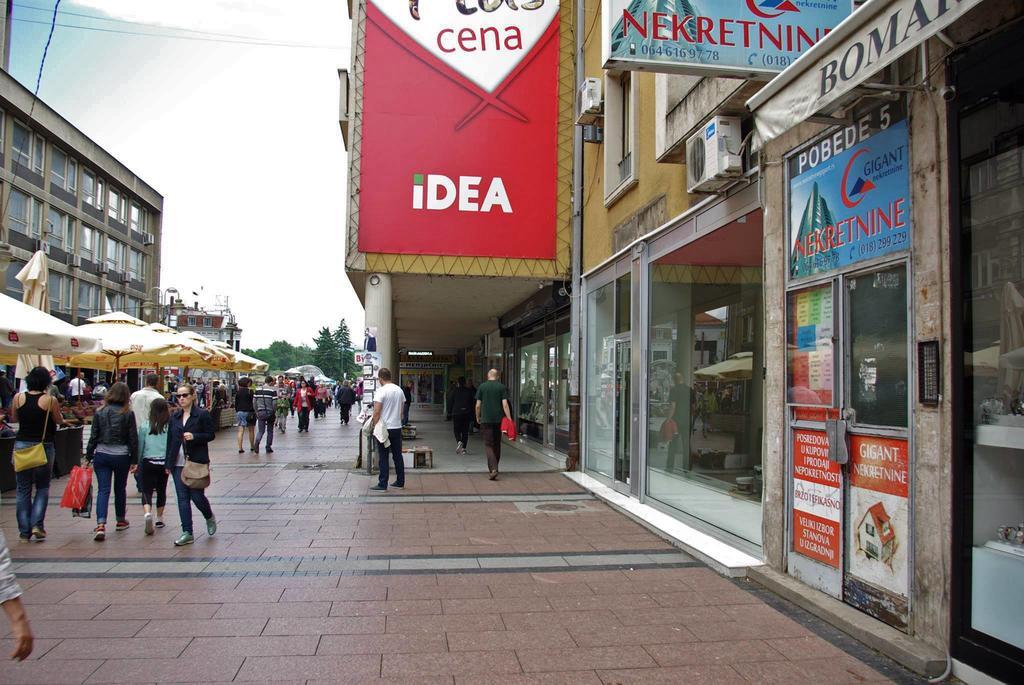 Square Studio Apartment Ni Exteriér fotografie